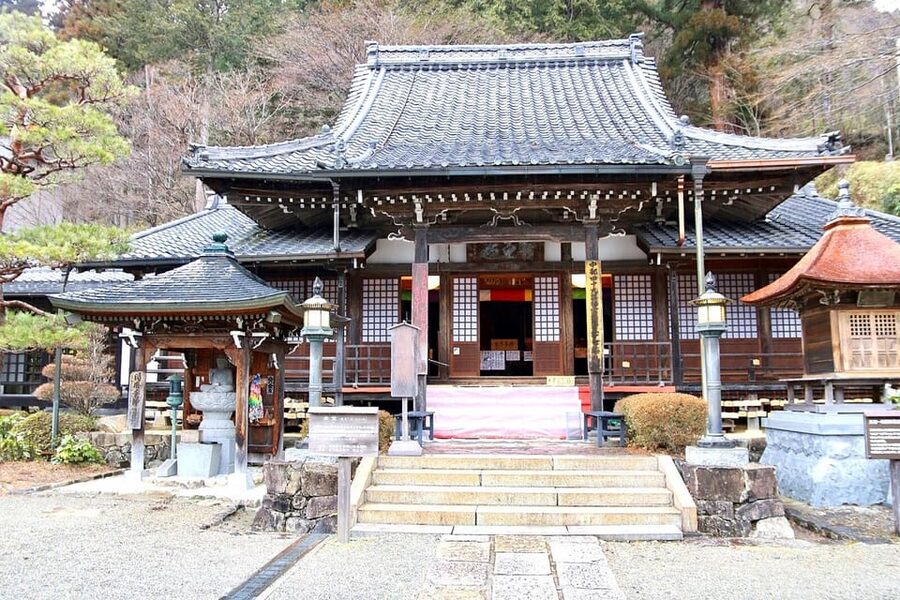 1-Day Tour from Takayama: Unveiling the Charm of Gero Onsen - Seeing Hida’s traditional houses at Gassho Village