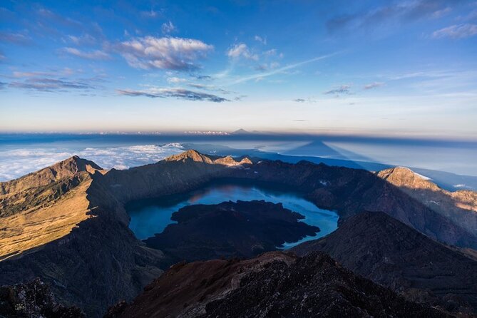3D/2N Rinjani trekking summit,lake and hot springs. - Sembalun’s open grasslands and the first climb