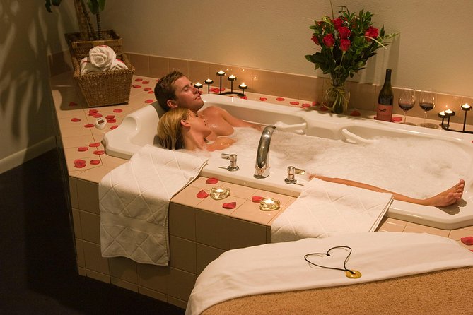60 min Couple's Massage to choose and 30 min Floral Bath at THAI SPA MASSAGE - Finding the spa on Passeig de Gràcia