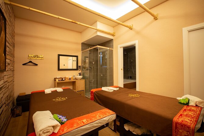 60 min Couple's Massage to Choose and 30 min Floral Bath THAI MASSAGE ALURA - A calm setting in Les Corts