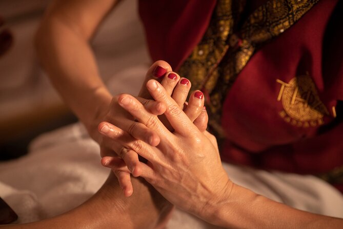 60 min Foot and Leg Massage at THAI SPA MASSAGE BARCELONA - What happens from the floral bath to the final drink