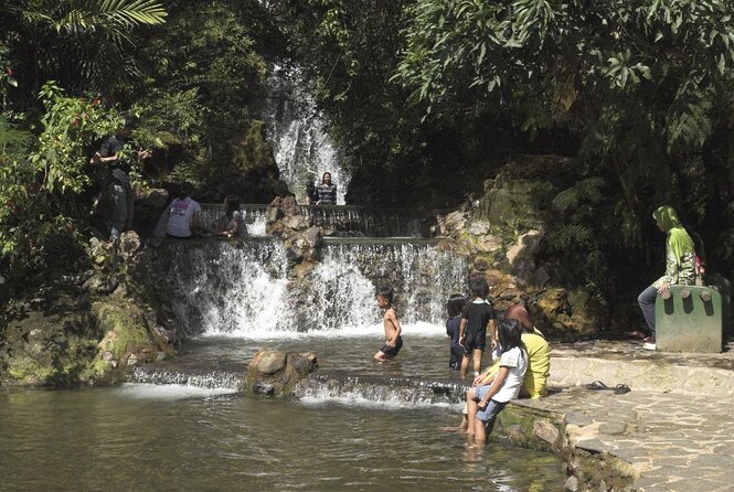 Active Volcano, Rice Field, Hot Spring, Fruit market, Tea Plantation with Lunch - Lembang Fruit Market and four local tastes