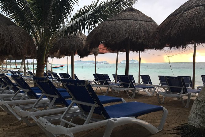 ADULTS GOLD A day at the beach at Los Arrecifes Restaurant-Open Bar And Massage. - The open bar from 9:00 AM to 2:00 PM