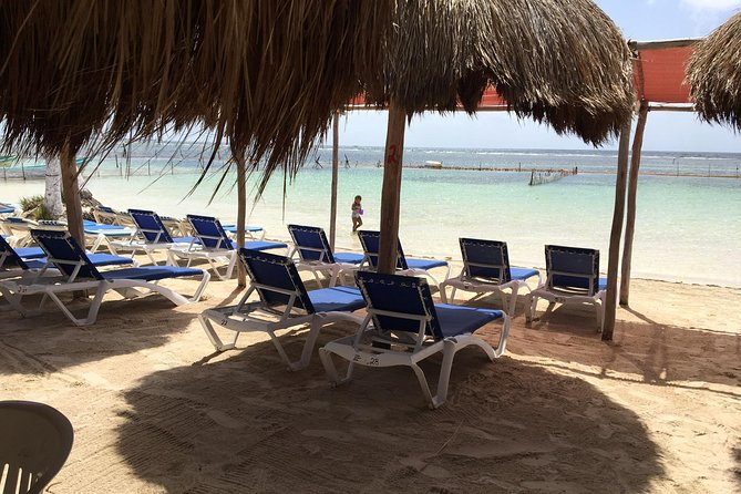 ADULTS GOLD A day at the beach at Los Arrecifes Restaurant-Open Bar And Massage. - The 40-minute massage near the sea