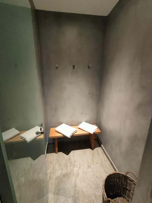 Akrotiri: Spa Massage Break Pool Day Access for 3-4 Friends - Is $111 per person fair value?