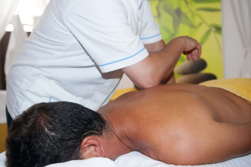Akrotiri: Travel Recovery Aromatherapy Massages - Who should book this Akrotiri appointment