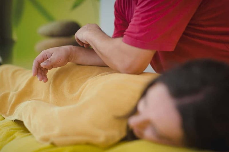 Akrotiri: Travel Recovery Aromatherapy Massages - Timing the massage around your first day