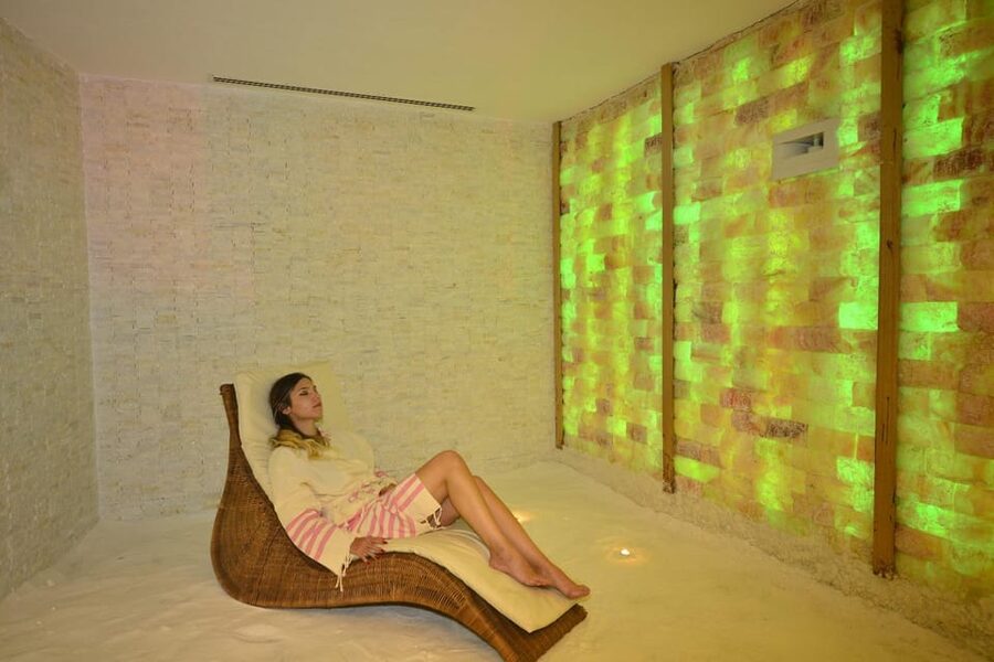Alanya: Turkish Bath with Foam and Aromatherapy Massages - Fruit, tea, and time by the pool