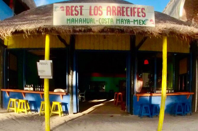 All-inclusive beach day in LOS ARRECIFES REST. / open bar - massage and lunch .. - The beach setting and local atmosphere