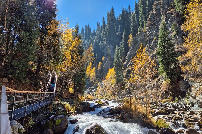Alma-Arasan & Ayusai Mountain Gorges with Hot Springs Tour - What the guides add to the day