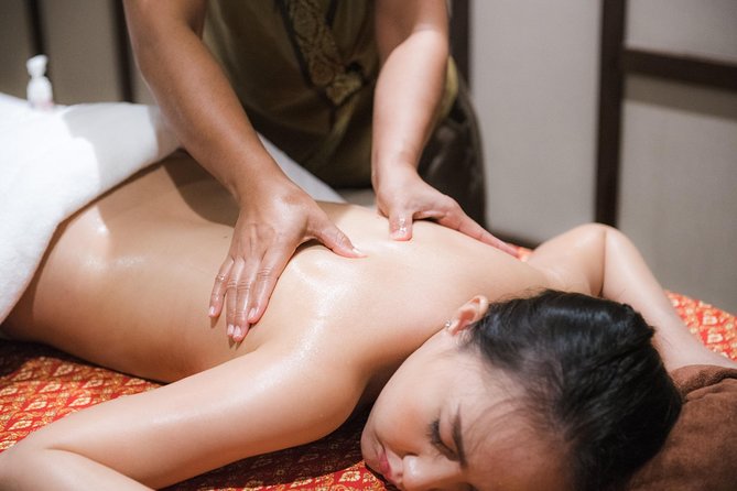 Aroma Oil Massage (2hours) - What the two-hour treatment is really about