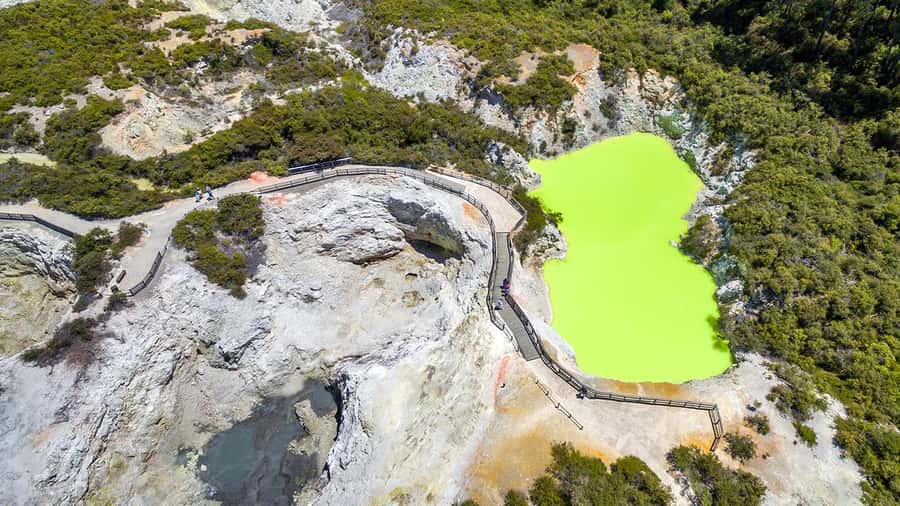 Auckland: Rotorua Highlights inc Wai-O-Tapu & Polynesian Spa - Lunch and a sensible mid-day plan