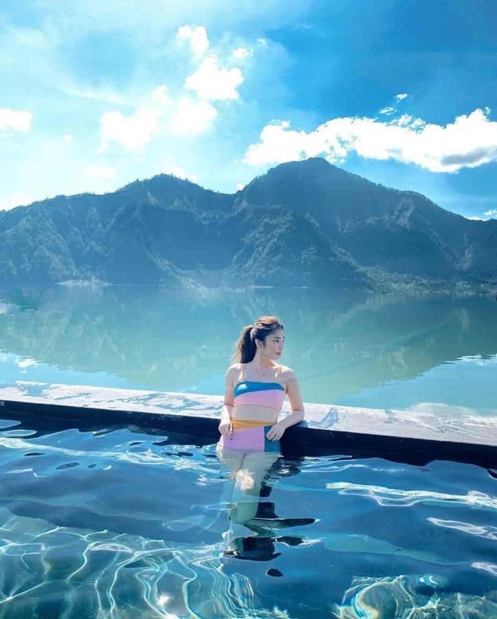 Bali: Caldera Sunrise Trek and Natural Hot Spring - Crossing Lake Batur before dawn