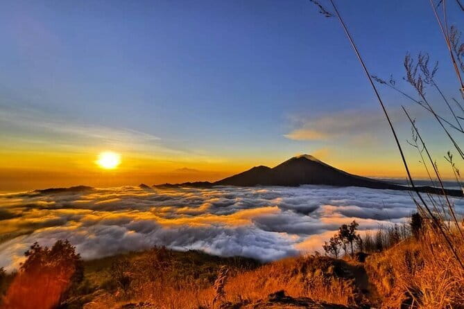 Bali day trip : Batur Sunrise Hike and Hot Spring All inclusive - What the sunrise portion feels like