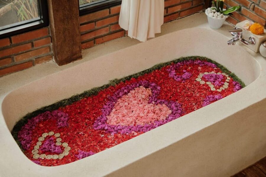 Bali: Luxury Spa Balinese Massage Package Experience - Foot care, welcome drinks, and the small comforts