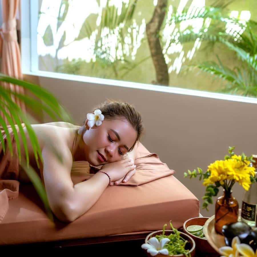 Bali: Luxury Spa Balinese Massage scrub Flower bath 2 Hour - The 60-minute Balinese massage comes first