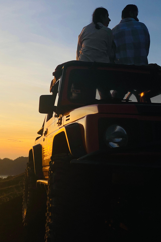 bali: Mount Batur Jeep Sunrise with Breakfast & Hot Spring - Sunrise from the middle of an active volcano