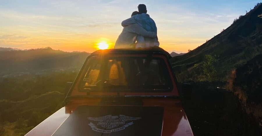bali: Mount Batur Jeep Sunrise with Breakfast & Hot Spring - Breakfast while the sky changes color