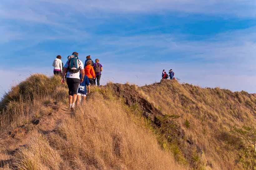 Bali: Mount Batur Sunrise Hike with Breakfast & Hot Spring - The descent and the natural hot spring