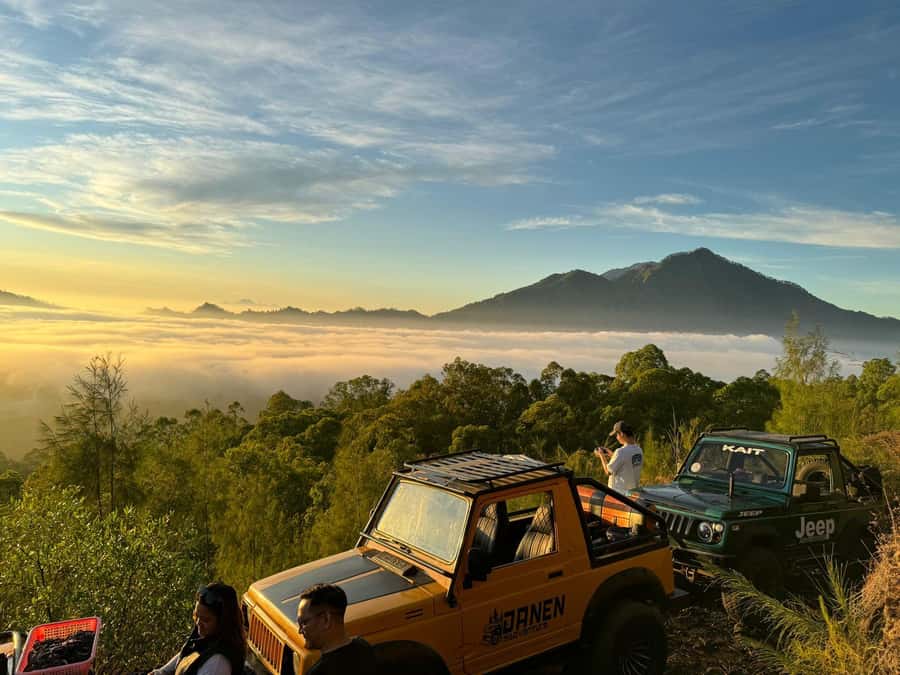 Bali : Private Sunrise Jeep Tour and Hot Spring All Include - Soaking beside the lake and mountains