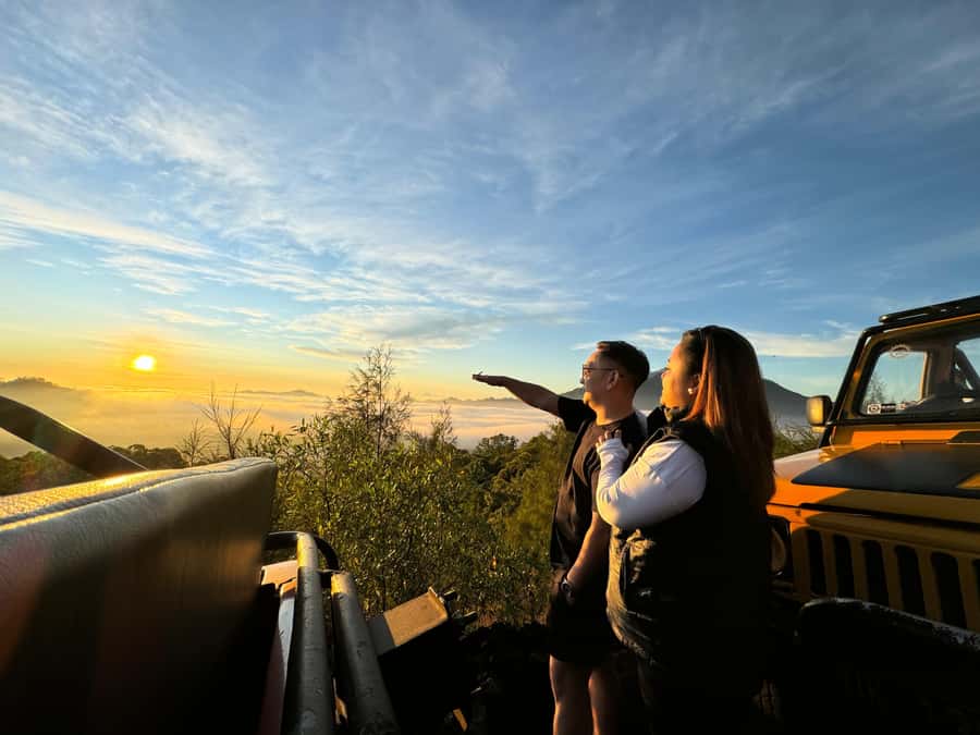 Bali : Private Sunrise Jeep Tour and Hot Spring All Include - A hot breakfast in the cold mountain air