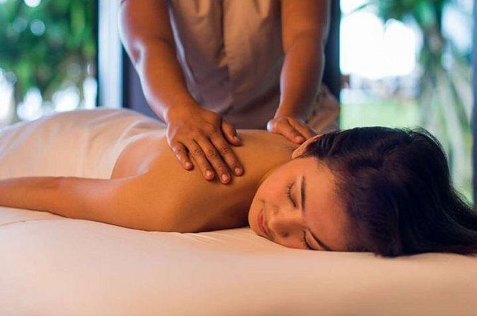 Balinese Massage - The massage itself: pressure, stretching, and relaxation
