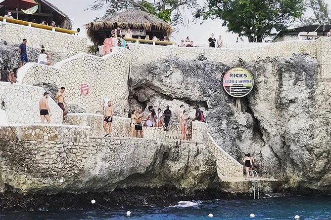 Bamboo Rafting and Limestone Foot Massage with Ricks Cafe Private Tour - Rick’s Cafe brings the spectacle