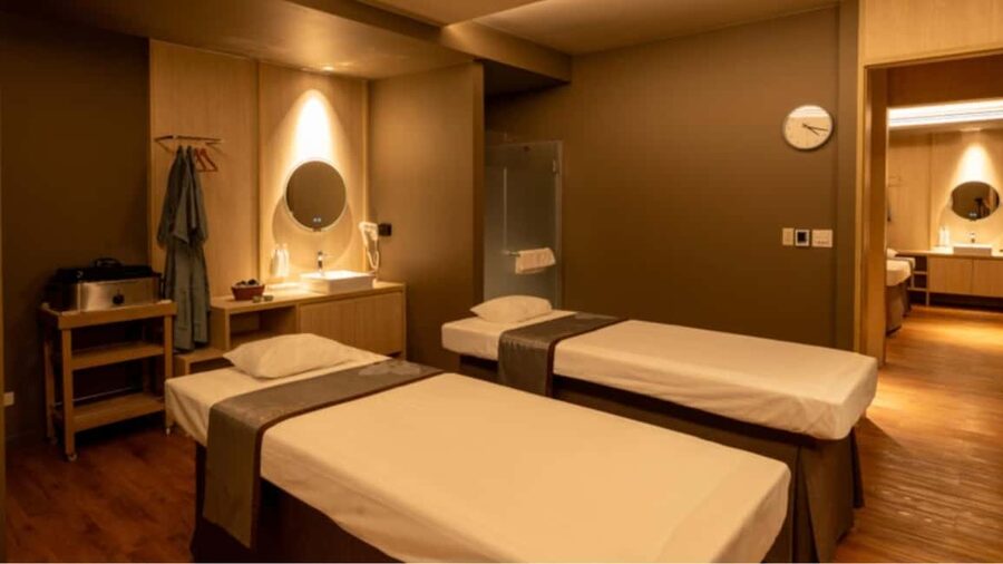 Bangkok: Let's Relax Spa Lumpini E-Voucher - A modern spa near One Bangkok
