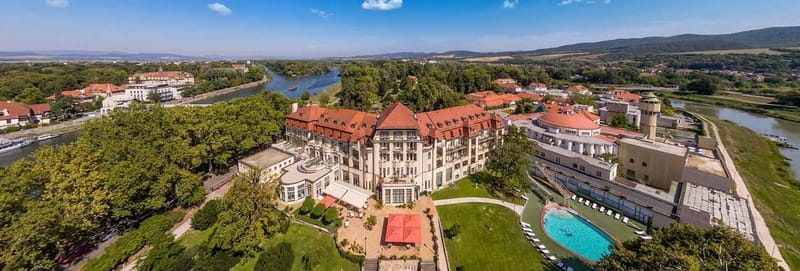 Bratislava/Slovakia: Trencin Castle, Piestany Spa, Monastery - Beckov Castle from below