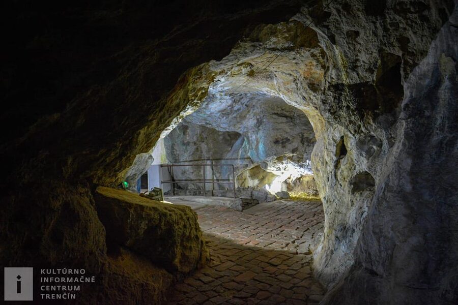 Bratislava/Slovakia: Trencin Castle, Piestany Spa, Monastery - The optional thermal stop at Trenčianske Teplice