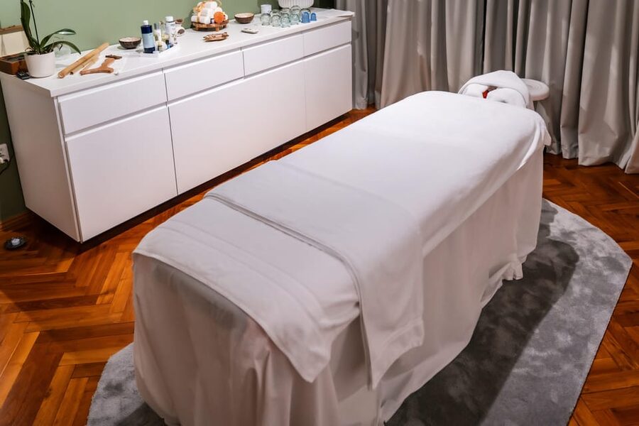 Bucharest: Harmony Wellness Center Massage Treatments - Picking Between Relaxing, Therapeutic, and Deep Tissue Work