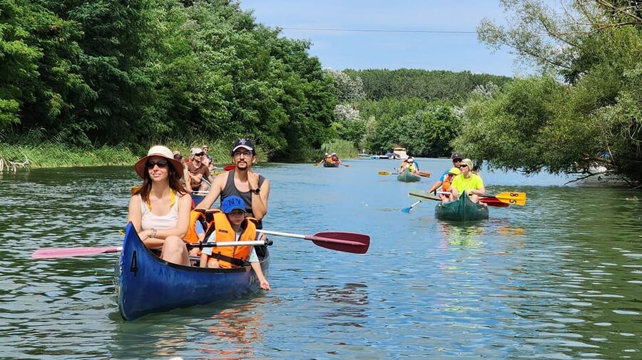 Budapest: Canoeing the Danube w or wo Sauna or Danube Beach - Seasonal choices and the best time for you
