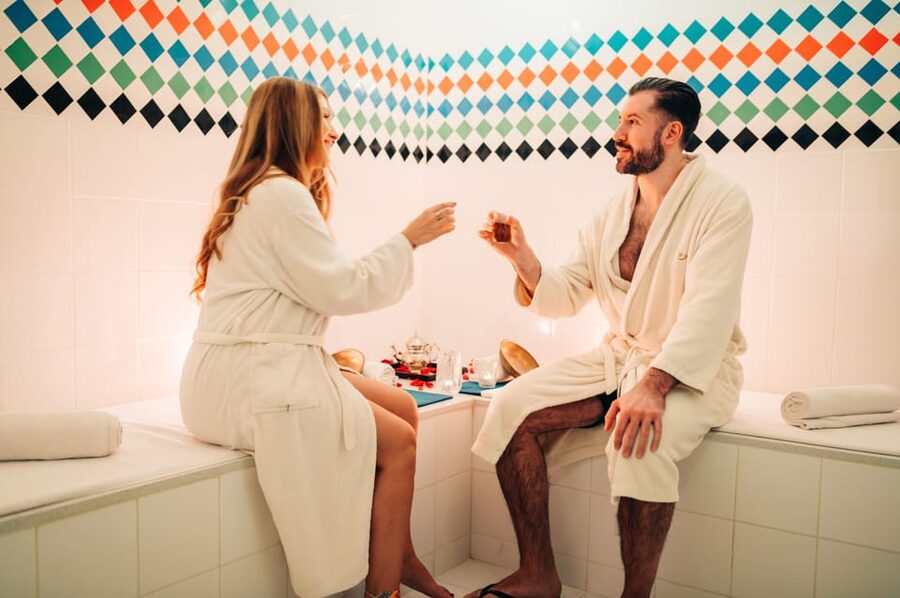 Budapest: Couple Holistic Swedish Massage with Jacuzzi Time - Who gets the most from this package