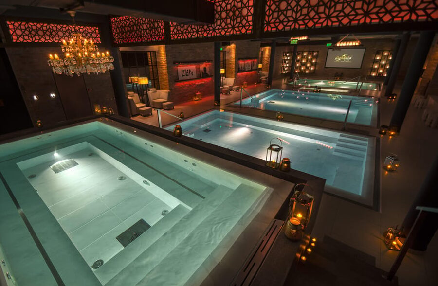 Budapest: Couple Holistic Swedish Massage with Jacuzzi Time - The private bath and four-pool circuit