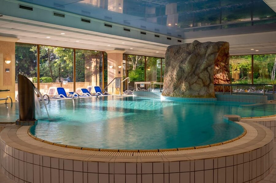 Budapest: Margaret Island Day Spa Entry Ticket - Saunas, steam, and the indoor atmosphere