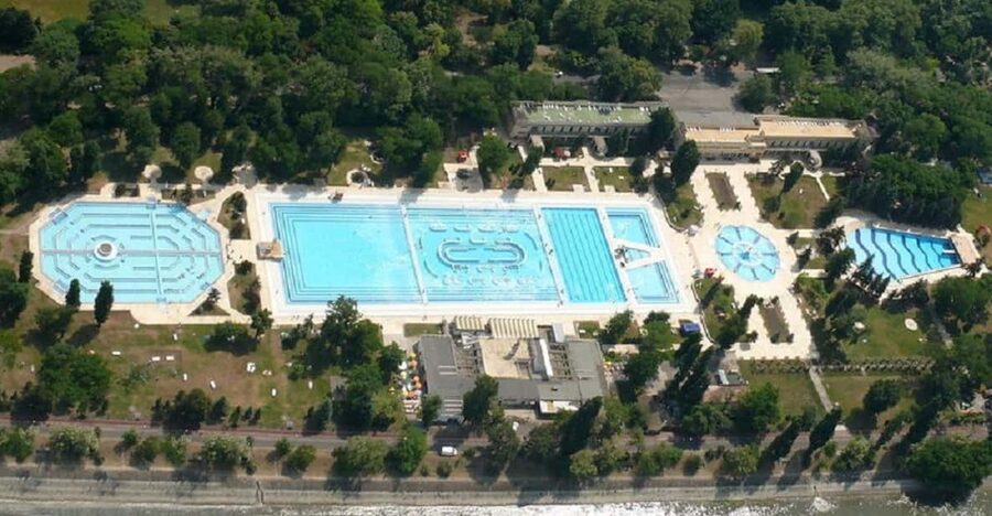Budapest: Palatinus Spa & Pools Full-Day Admission - Arriving at Margaret Island and getting settled