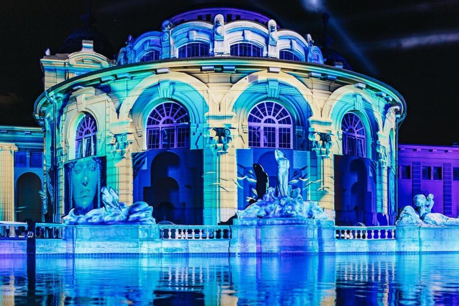 Budapest: Sparty - The Ultimate Late-Night Spa Party Ticket - Arriving at Széchenyi after dark