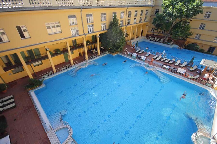 Budapest Super Saver: Spa, Basilica Tour, and Danube Cruise - Moving from Buda to St. Stephen’s Basilica