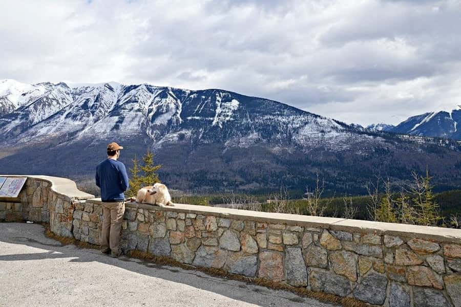 Calgary: Radium Hot Springs & Marble Canyon Day Trip - Banff gives the day a lively finish