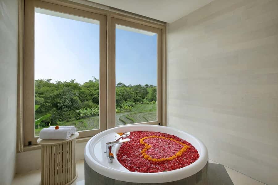 Canggu: Spa and Bath Experiences at Svaha Spa Padang Linjong - Entering a calm tropical spa in Bali
