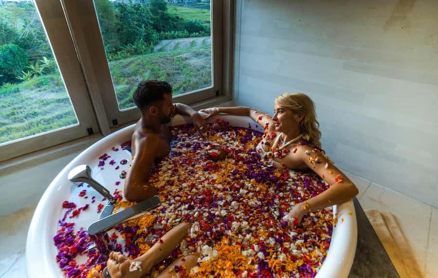 Canggu: Spa and Bath Experiences at Svaha Spa Padang Linjong - Traditional Balinese Massage with stretching and acupressure