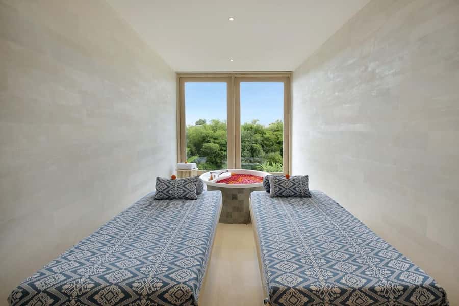 Canggu: Spa and Bath Experiences at Svaha Spa Padang Linjong - Coconut bubble bath, flower bath, and fruit bath
