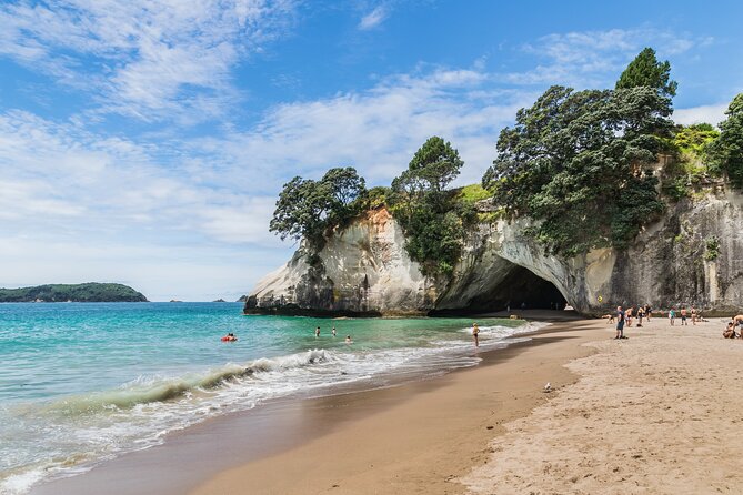 Cathedral Cove with the Lost Spring Hidden Spa - Walking from Hahei Beach to Cathedral Cove