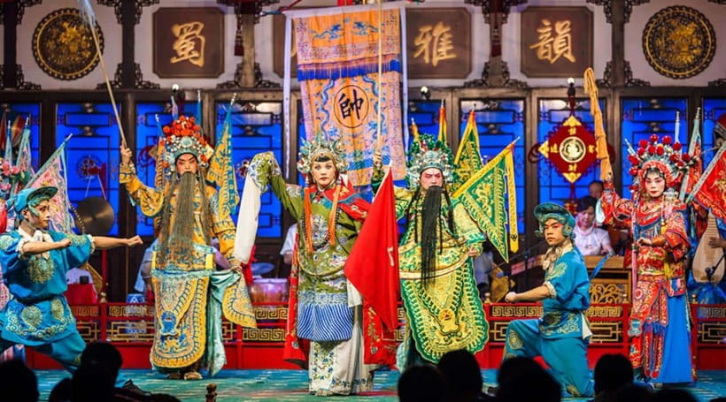 Chengdu: Sichuan Opera Show & Covered Bowl Tea & Massage - Tea, sunflower seeds, and the first taste of Sichuan theater