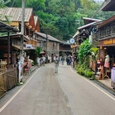 Mae Kampong Village, Hot Springs & Bor Sang Tour