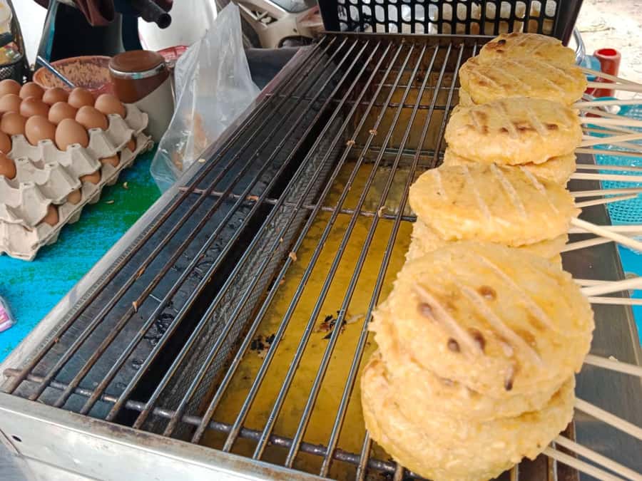 Chiang Mai: Mae Kampong Village, Hot Springs & Bor Sang Tour - San Kamphaeng Hot Springs: soak, swim, or just cool your feet