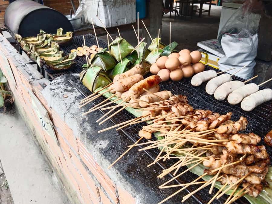 Chiang Mai: Mae Kampong Village, Hot Springs & Bor Sang Tour - Bo Sang and the careful work behind a paper umbrella