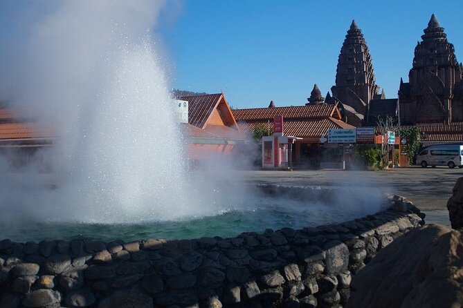 Chiang Rai Tour: Hot Spring,White Temple, Golden Triangle, Yao - Lunch and the road to Chiang Saen