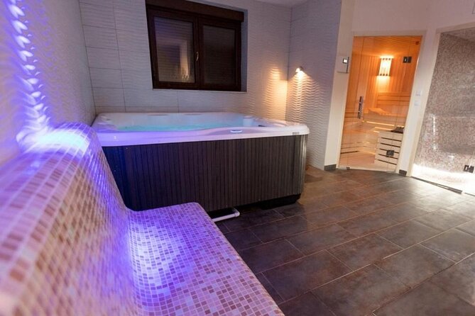 Cleopatra Deluxe Spa Treatment VIP With Massage Sauna Jacuzzi - Jacuzzi time is short but useful