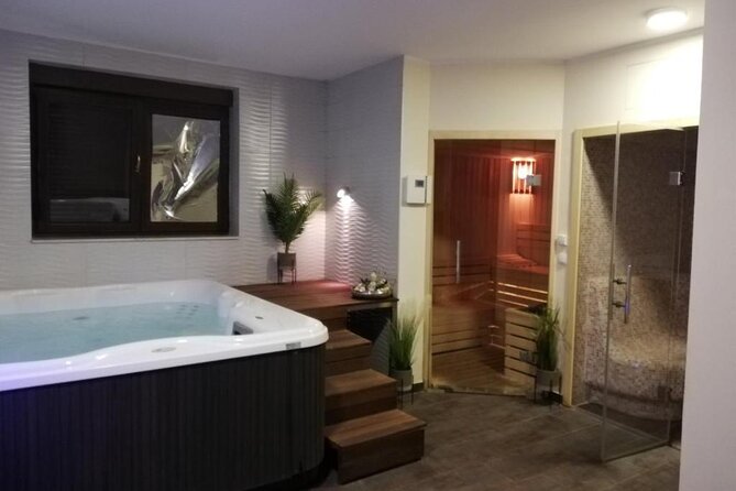 Cleopatra Deluxe Spa Treatment VIP With Massage Sauna Jacuzzi - The 45-minute massage is the main value point